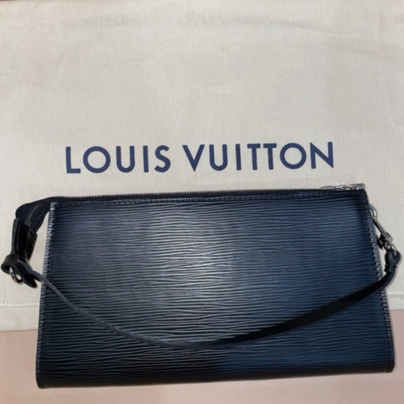 Louis Vuitton Epi Pochette Black Leather Silver Hardware - Picture 4 of 12